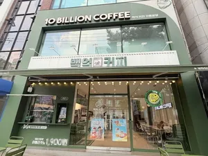 백억커피, '홀반·배달반' 복합카페 전략으로 창업시장 새 기준 제시한...